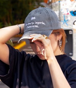 gorra-negra Finge que importa